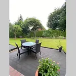 Schoene Mit Garten Beim Outletcenter 5 Km *