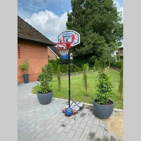 Schoene Mit Garten Beim Outletcenter 5 Km Lejlighed *