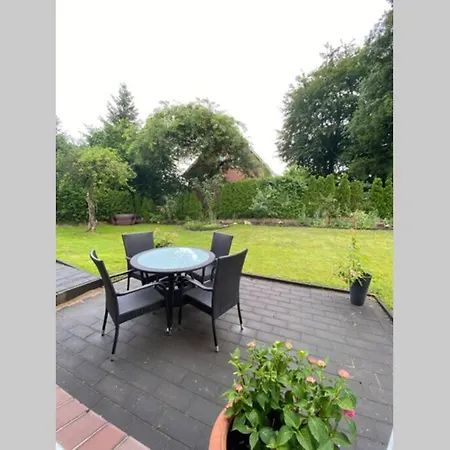 Schoene Mit Garten Beim Outletcenter 5 Km *