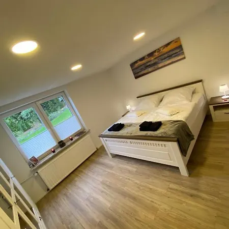 Schoene Mit Garten Beim Outletcenter 5 Km Lejlighed