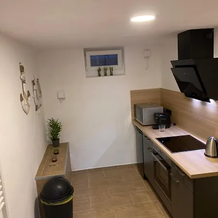 Schoene Mit Garten Beim Outletcenter 5 Km Lejlighed