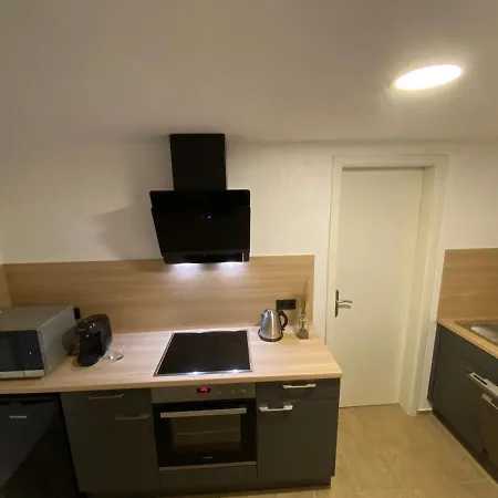 Schoene Mit Garten Beim Outletcenter 5 Km *