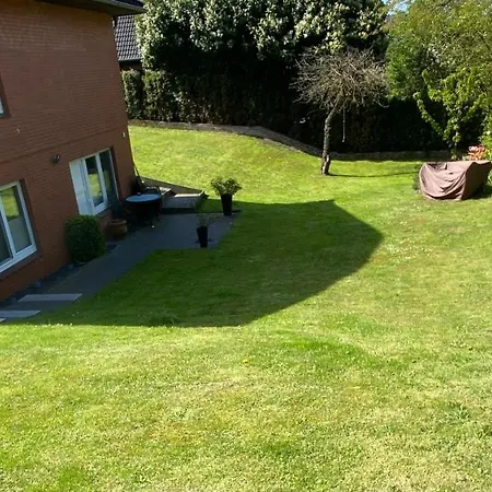 Schoene Mit Garten Beim Outletcenter 5 Km *