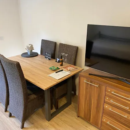 Schoene Mit Garten Beim Outletcenter 5 Km *