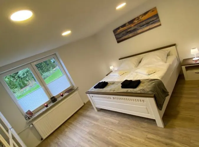 Schoene Mit Garten Beim Outletcenter 5 Km Appartement