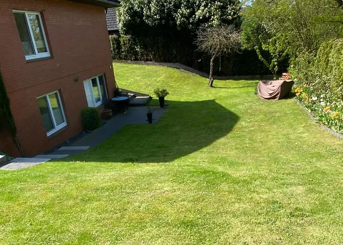 Schoene Mit Garten Beim Outletcenter 5 Km *