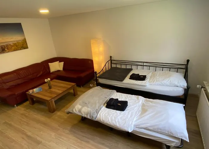 아파트 Schoene Mit Garten Beim Outletcenter 5 Km