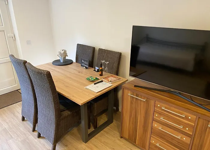 Schoene Mit Garten Beim Outletcenter 5 Km *